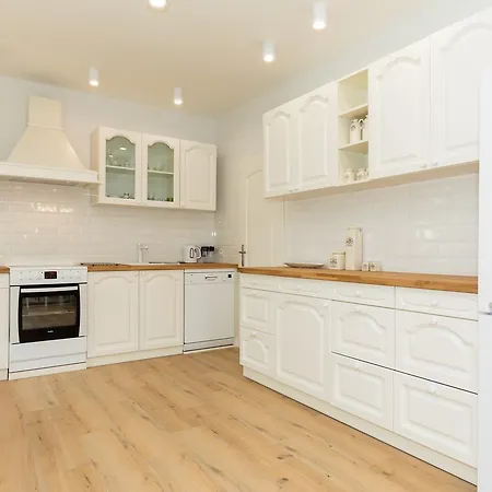 Luxury With 5 Bedroom *