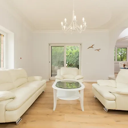 Вилла Luxury With 5 Bedroom Колобжег