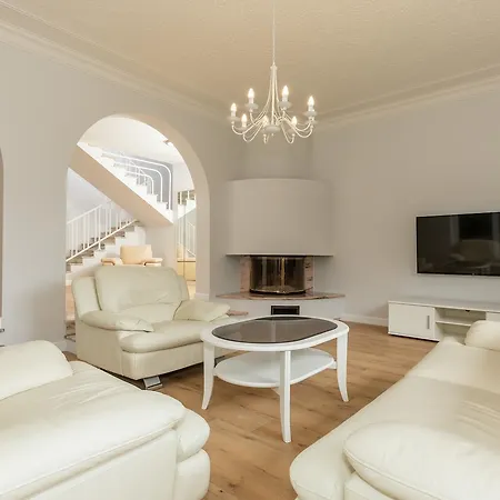 Luxury With 5 Bedroom *