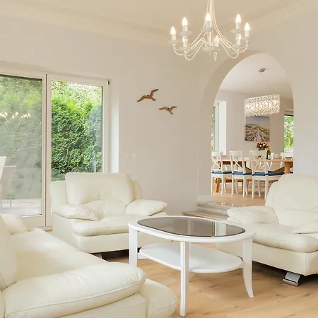 Luxury With 5 Bedroom Колобжег
